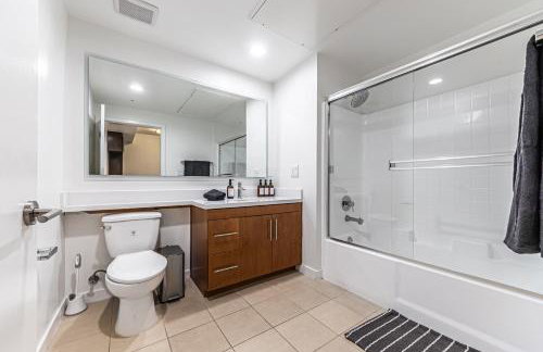 Stylish 2BDR & 2BTH - 15 mins walk to the beach! - Foto 21