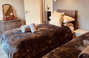 Spacious 5 Bedroom Home in Central Kidderminster with Private Parking and Electric Vehicle Facilities, Easy Access to Birmingham and Nearby Towns - Foto 41