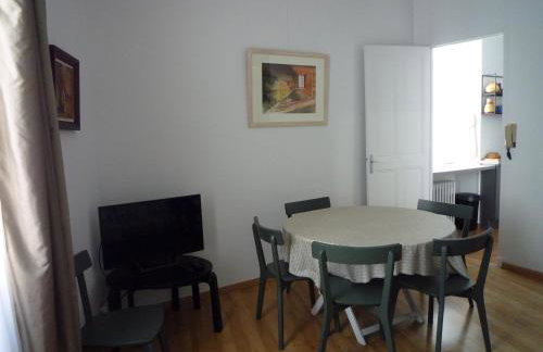 Appartement Avignon centre intra muros Cour extérieure Parking privé gratuit - Foto 18