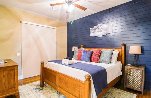 Paradise Point - 4BR Lakefront Haven Dock, Kayaks, & Cozy Firepit - Foto 36