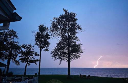 LemonDrop Lake-Front Cottage - Foto 16