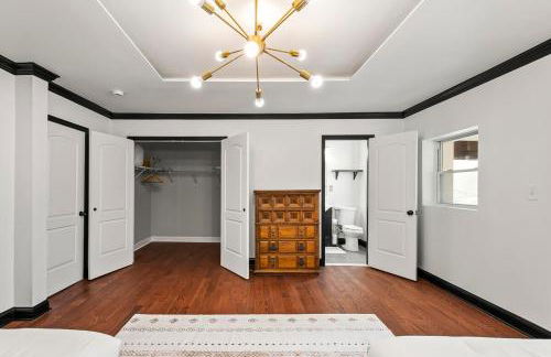 Elegant Reservoir Hill home with parking sleeps 8 - Foto 8