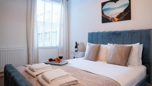 Modern Penthouse with Balcony - Near Beach & Town - Foto 1