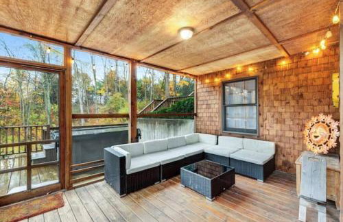 Secluded cabin on 10 acres - hot tub & game room! - Foto 16