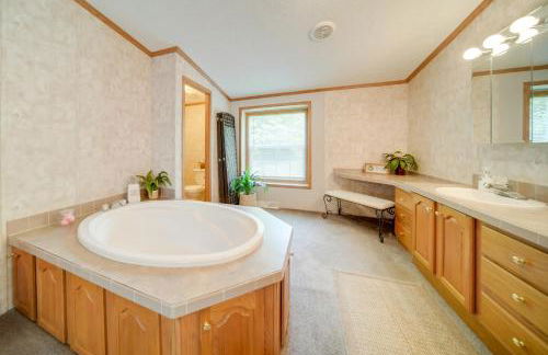 Secluded Ohio Getaway on 65 Acres! - Foto 17