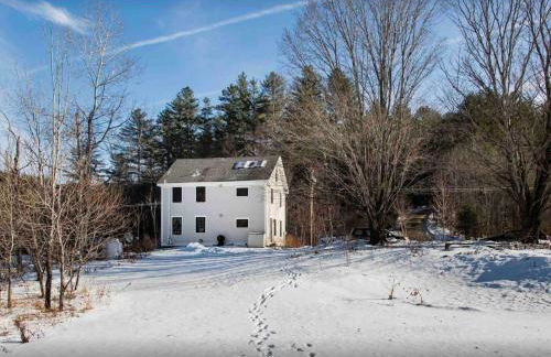Entire Enchanting, Light-Filled 1830 Farmhouse - Foto 60