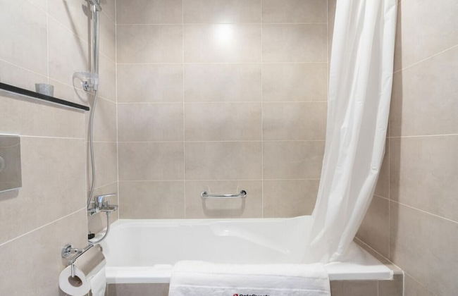 Neat Studio at Carson C - Photo 6