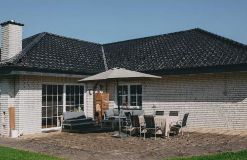 Bungalow mit Basketballplatz - Foto 5