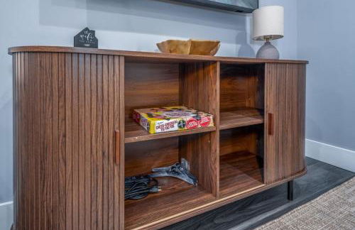 Walnut Hills, 5min to UC, Sleeps 7ppl, Lux Beds, Smart TVs - Foto 38