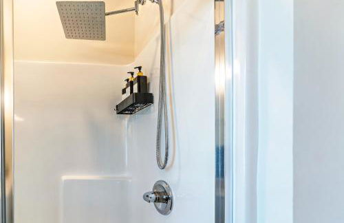 Special Deal! Raleigh Luxe Family Retreat, 15 Min to Downtown, Kids Gear, Fast WiFi for WFH, EV & Pet Friendly - Foto 28