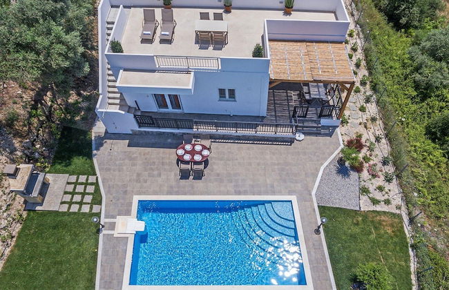 Villa Guinevere-with Private Pool - Photo 36