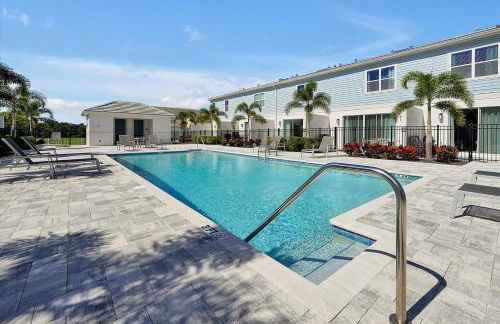 Cozy 3 Bedroom Townhouse Near Disney w/ Patio - Foto 3