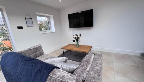 The Hide Away By The Garden Spa Stays - Hot Tub - Foto 4