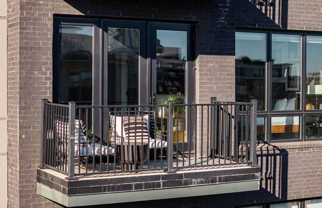 Prime Walkable Midtown Location Pool Gym Outlaw s Den by Avantstay - Foto 22