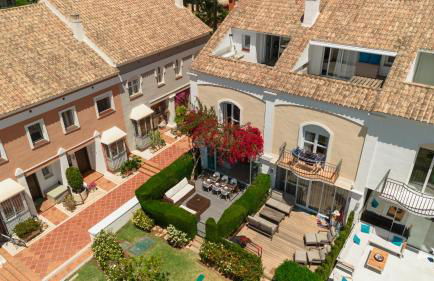 Townhouse in first line beach, Bahia de Marbella, Marbella - Photo 15