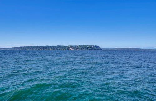 Sun-Soaked Sandy Point Haven with Beach Access! - Foto 34