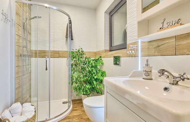 Luxe Timber Lodge & Yoga Loft - Photo 4