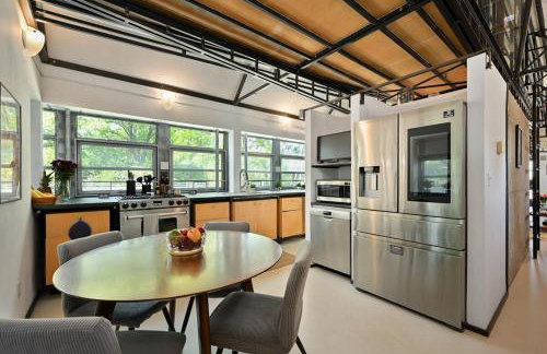 The Architect's Modern Castle - Photo 22