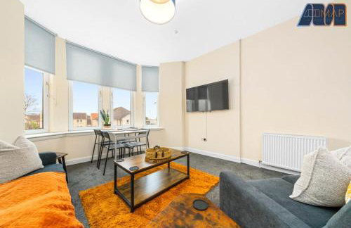 4 Bed Flat With Parking Sleeps 8 in Fife - Foto 1