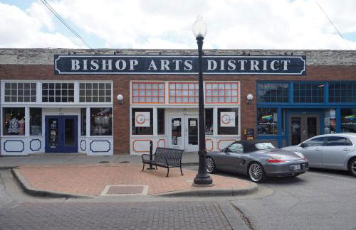 New Modern Dallas Skyline Rooftop Firepit and a Garage - Foto 43
