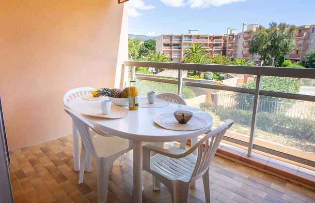 Apartment in Bormes-les-Mimosas with swimming pool and garden - Photo 16