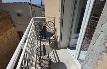 Modern Hillside Retreat with Panoramic Views - Foto 21