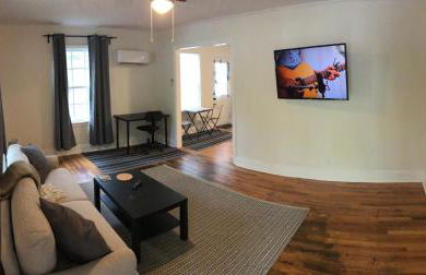 Renovated Cottage Minutes From Downtown - Foto 40