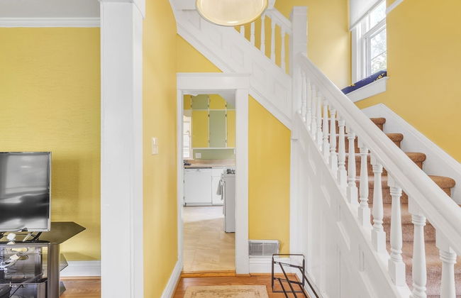 Unique Charmer: Outdoor Space & More Near Um 3 Bedroom Home by RedAwning - Foto 22