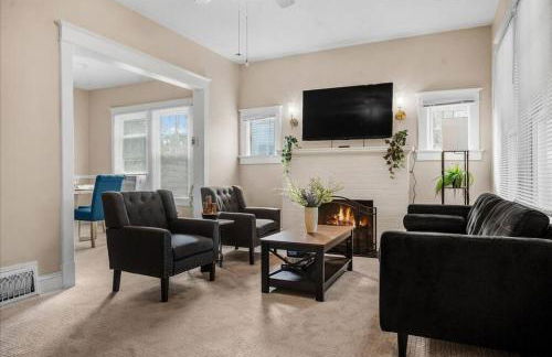 Entire Spacious Home Near DC - Photo 7