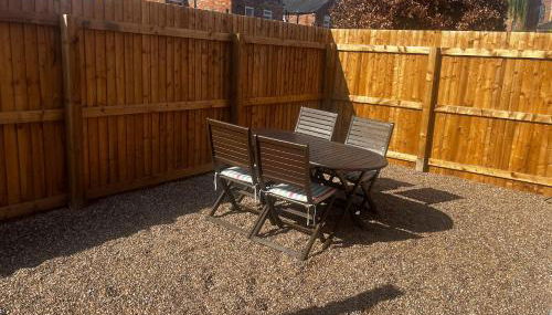 2 Bed Flat - Sleeps 8 - Pets - Garden - Parking - Foto 5