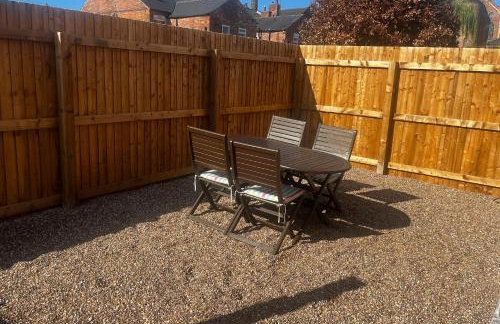 2 Bed Flat - Sleeps 8 - Pets - Garden - Parking - Foto 5