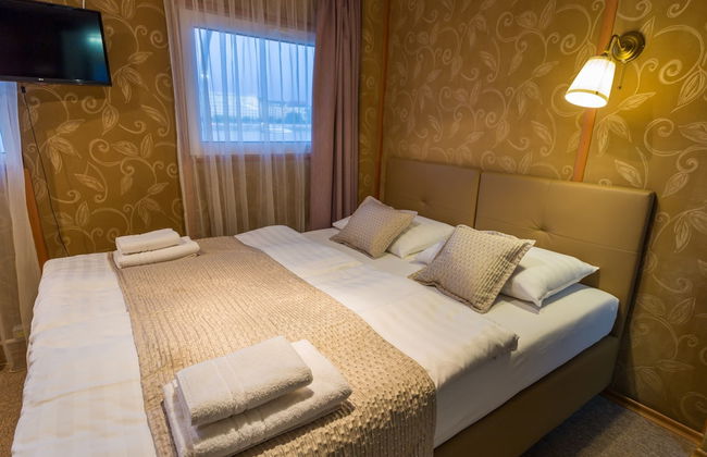 Grand Jules Boat Hotel Budapest - Photo 12