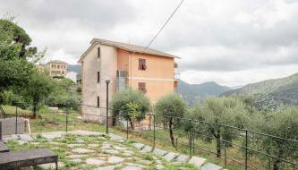 8 beds- surrounded by greenery with parking - Foto 5