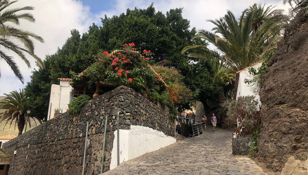 Excursión a Candelaria, La Orotava, Garachico y Masca - Foto 5, Calles pedradas del Valle de Masca