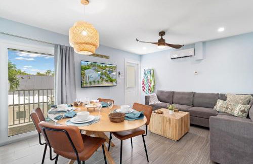 Sea Breeze - Pet Friendly, Located in Siesta Key Village, Steps to Siesta Key Beach! - Foto 1