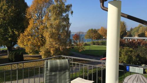 Ferienwohnung Seeblick - exklusive Wohnung in erster Reihe mit Balkon und Seeblick - Photo 5