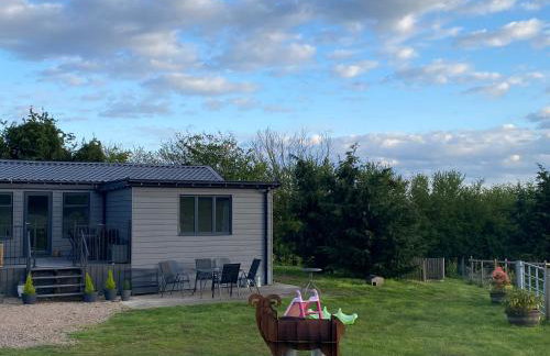 POPPY LUXURY LODGE Sleeps 8 at Fairview Farm, Ravenshead, Nottingham Near Sherwood Forest, Dog Friendly, Farm Stay great for wedding groups, families, Hen Do's, friends gatherings with amazing views - Foto 38