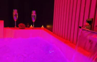 Nuit d'évasion love room avec baignoire balnéothérapie - Foto 7