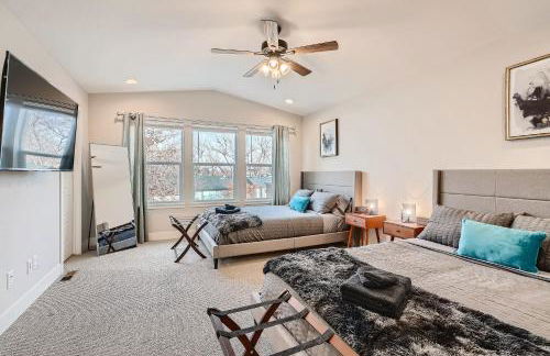 Stylish & Spacious Centrally-Located Home w/Garage - Foto 25