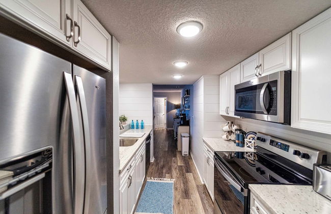 Lazy L at the Lake Chic 3 BDR Condo w/ Boat Slip - Photo 9