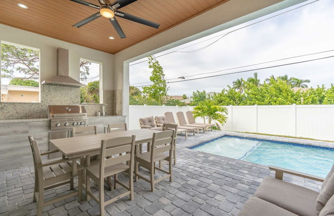 Sparkling new Vanderbilt Beach Luxury Escape - Photo 32