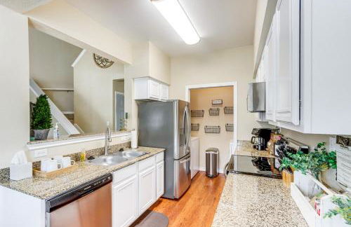 Pool and Lake Access Lovely Monkey Island Getaway - Foto 9