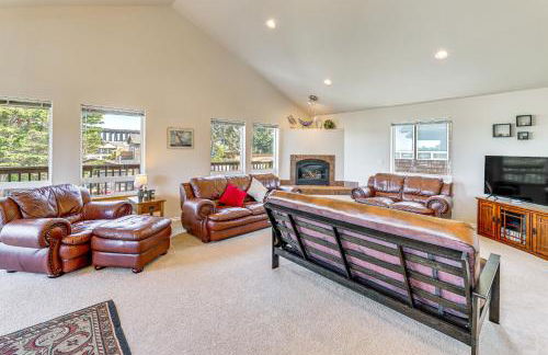 Coastal Oregon Home Walk to Dock! - Photo 4