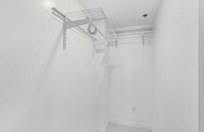 Modern Apartments Biscayne Bay - Photo 32