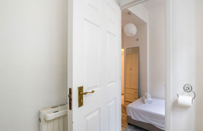 Classic Belgravia Home by Victoria Station by Underthedoormat - Photo 20