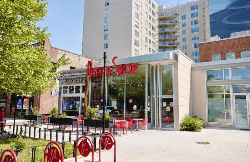 Downtown DC Awaits with Parking Permit - Foto 31