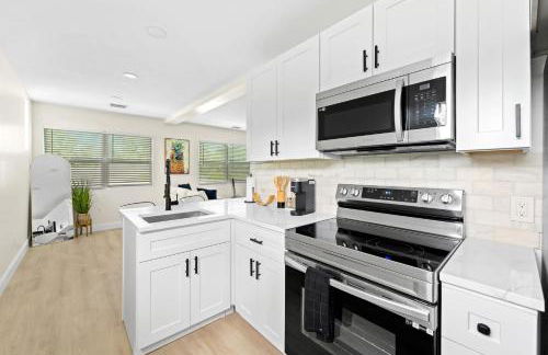 Recently Remodeled Mins from beach+Putting Green - Photo 30