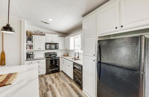 Van Vacation Retreat with Private 300-Acre Lake! - Photo 8