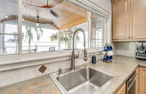 Hot Tub and Fire Pit Lakefront Home on Lake Eloise - Foto 11