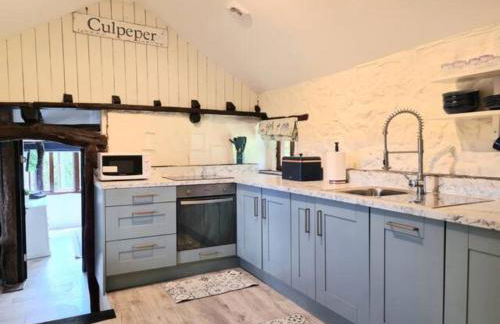 Historic Property with Stunning Views (Walk to the pub) - Foto 9